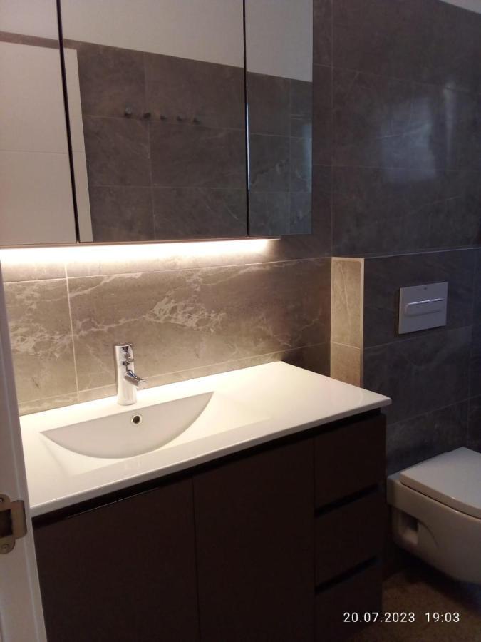 2 Bedroom Large Modern Apartment In Blanes Old Town 50M From The Beach! Exterior foto