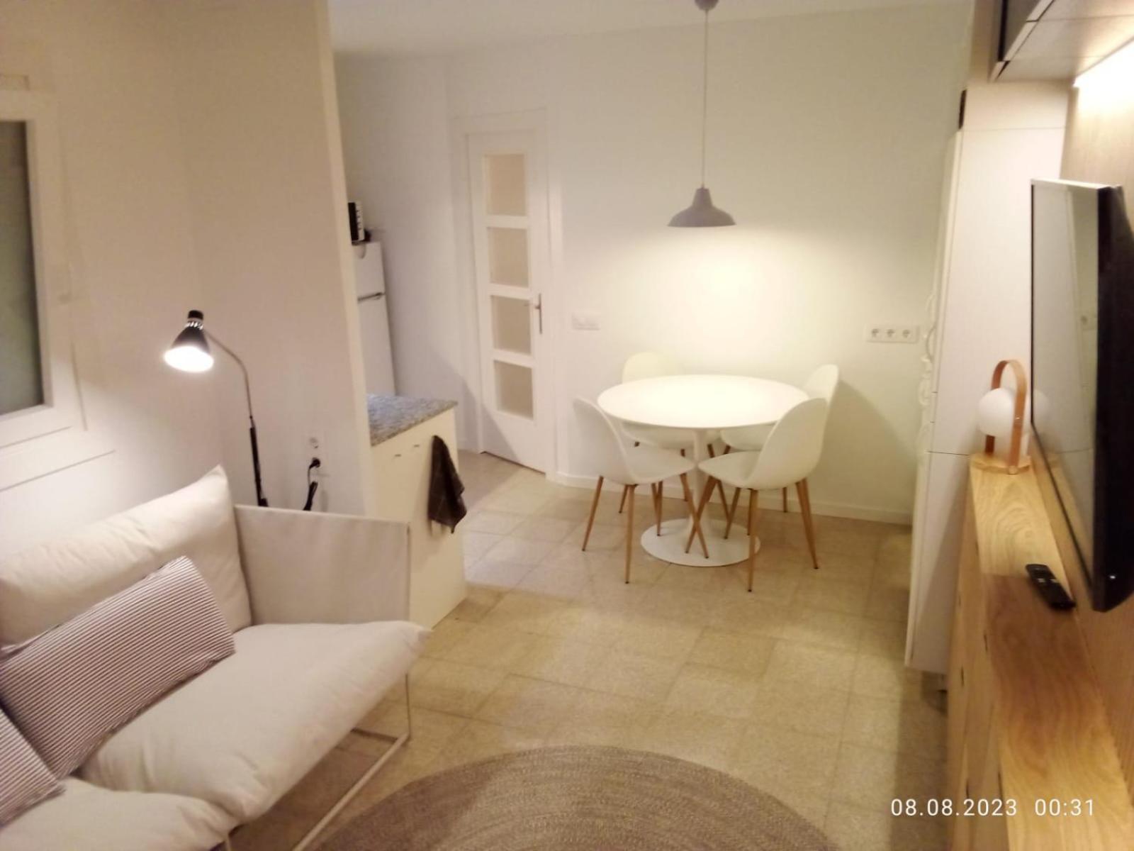 2 Bedroom Large Modern Apartment In Blanes Old Town 50M From The Beach! Exterior foto